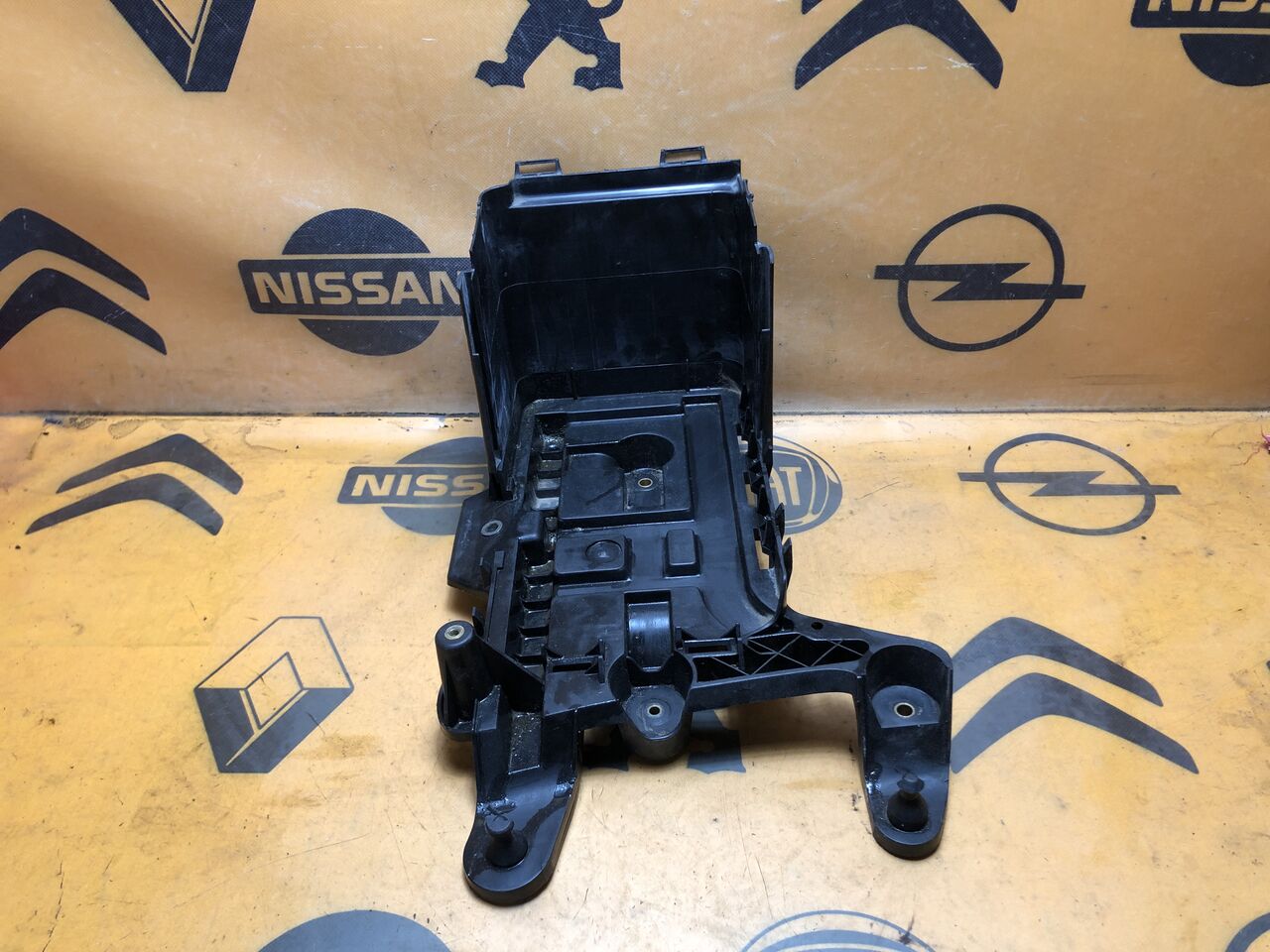 Б/У Крепление (подставка) аккумулятора (АКБ) VOLKSWAGEN TOURAN Audi Seat Skoda Volkswagen 1K0915333B